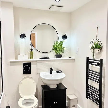 Lux - 2br Centre - Ground Floor With Free Parking *