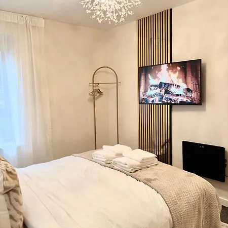 Lux - 2br Centre - Ground Floor With Free Parking *