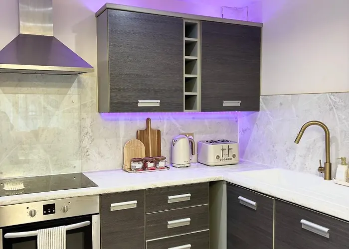 Lux - 2br Centre - Ground Floor With Free Parking