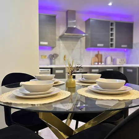 Lux - 2br Centre - Ground Floor With Free Parking Appartement