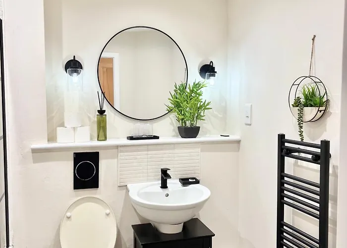 Lux - 2br Centre - Ground Floor With Free Parking *