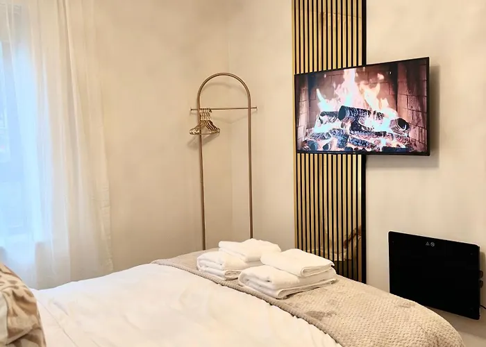 Lux - 2br Centre - Ground Floor With Free Parking *