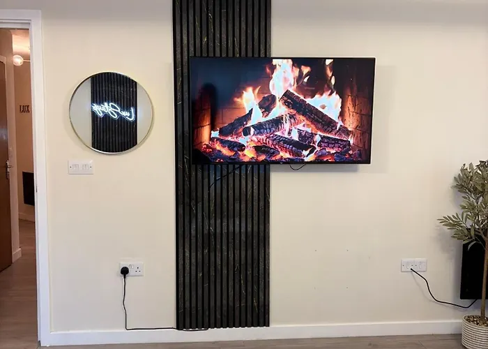 Lux - 2br Centre - Ground Floor With Free Parking Apartamento